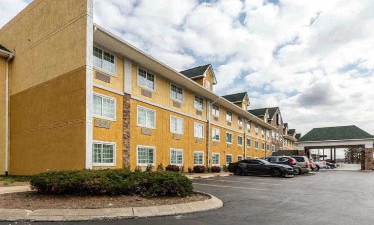 Parking available at Comfort Inn & Suites Nashville Near Tanger Outlets.