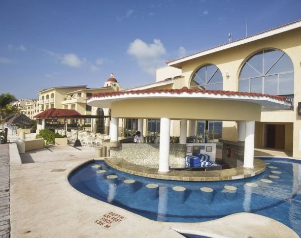 Hotel bar with pool at All Ritmo Cancún & Waterpark.