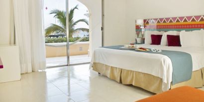 Day use room with natural light at All Ritmo Cancún & Waterpark.