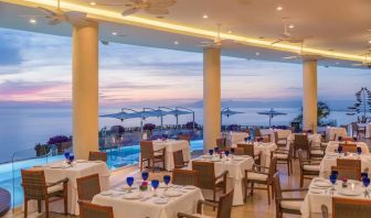 Dining room with sea view at Grand Miramar All Luxury Suites & Residences.