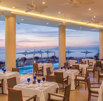 Dining room with sea view at Grand Miramar All Luxury Suites & Residences.