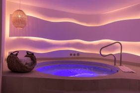 Hot tub at Grand Miramar All Luxury Suites & Residences.