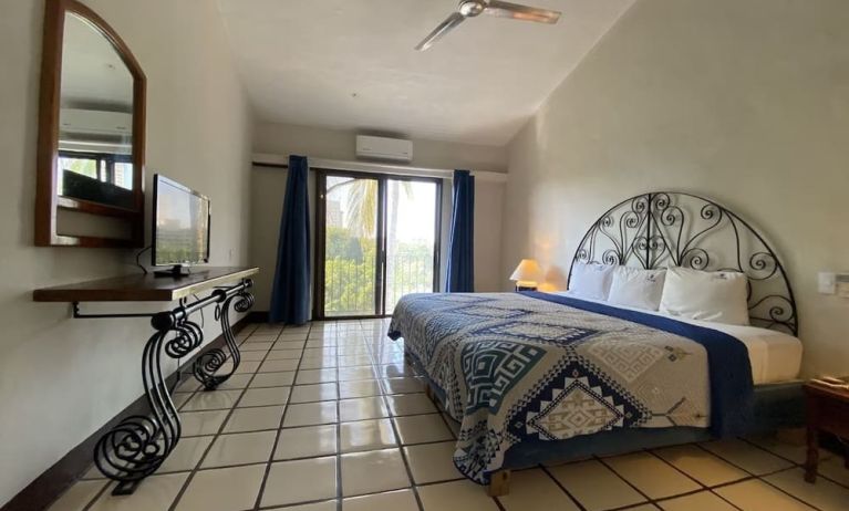 Romantic king room with natural light at Puerto De Luna Pet Friendly & Family Suites.