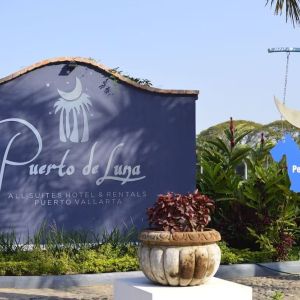 Hotel entrance at Puerto De Luna Pet Friendly & Family Suites.