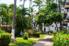 Hotel gardens at Puerto De Luna Pet Friendly & Family Suites.