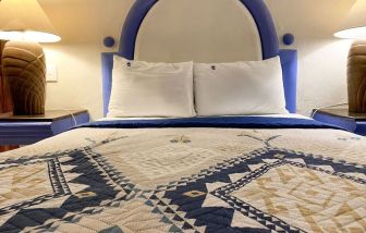 Romantic king room at Puerto De Luna Pet Friendly & Family Suites.