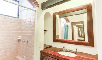 Guest bathroom with shower at Puerto De Luna Pet Friendly & Family Suites.