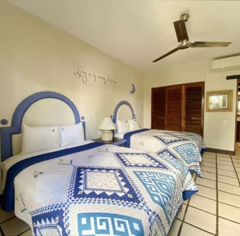 Two queen beds at Puerto De Luna Pet Friendly & Family Suites.