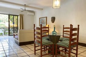 Day use room with dining room at Puerto De Luna Pet Friendly & Family Suites.