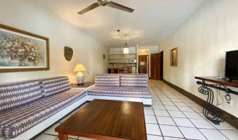 Day use room with lounge area at Puerto De Luna Pet Friendly & Family Suites.