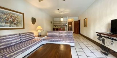 Day use room with lounge area at Puerto De Luna Pet Friendly & Family Suites.