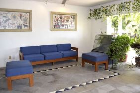 Lobby and coworking space at Puerto De Luna Pet Friendly & Family Suites.