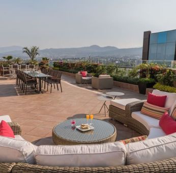 Rooftop terrace and coworking space at Suites Perisur Furnished Apartments.