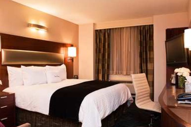 Spotlight New York City: 4 Ways - Double Tree Hilton Financial District