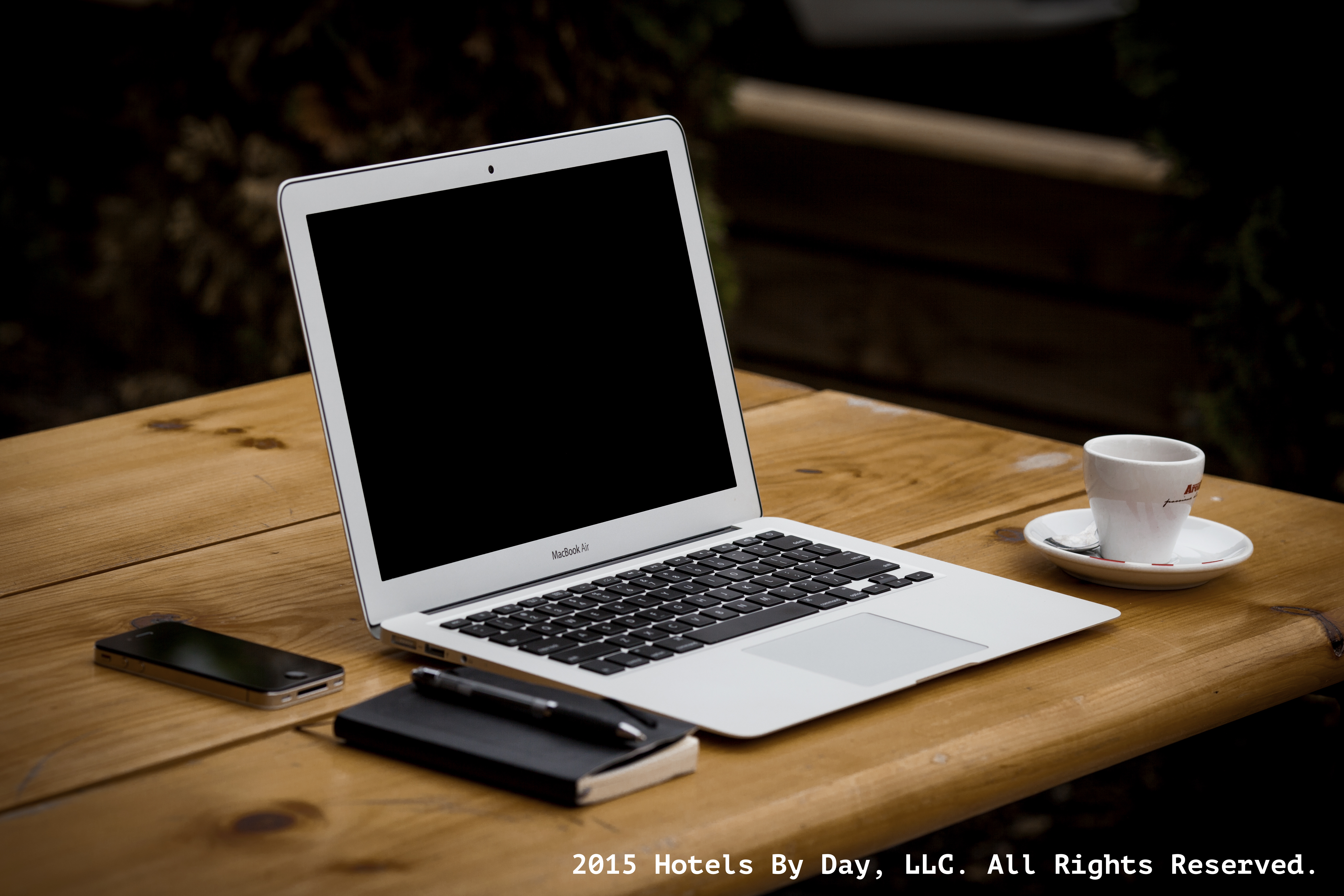 coffee-apple-iphone-desk