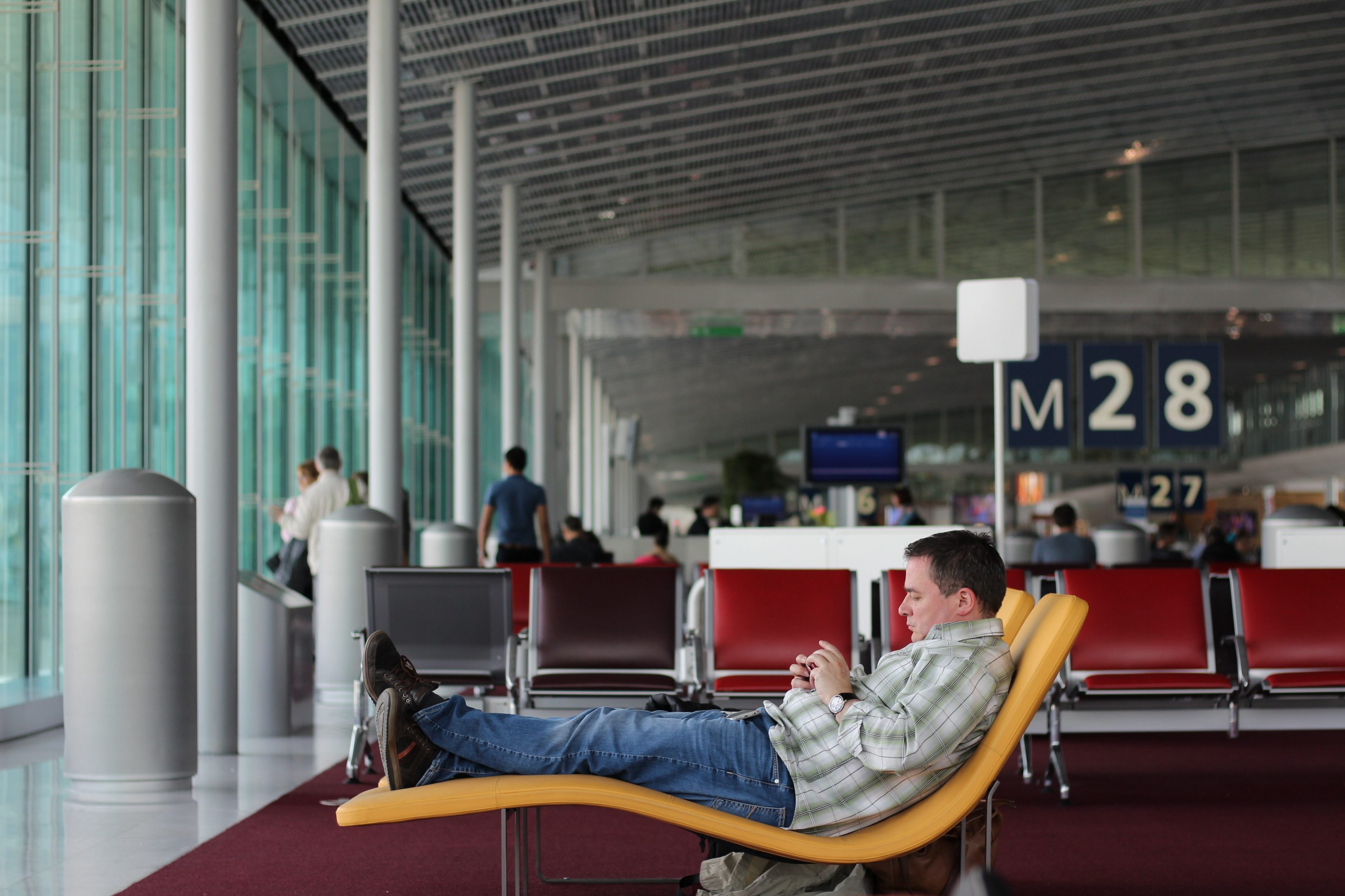 7 Apps That Make Airports a Breeze - harry knight 265209 unsplash 1 e1540407525242