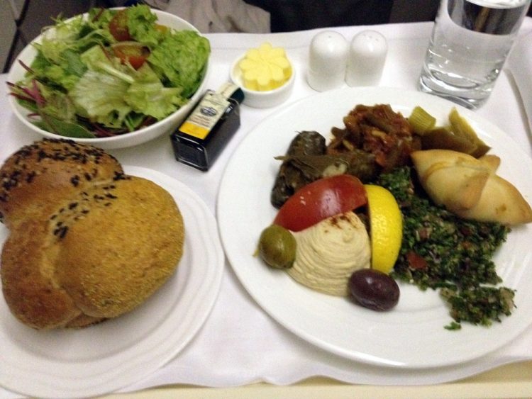 Emirates knows how to feed its passengers delicious and well-presented meals.